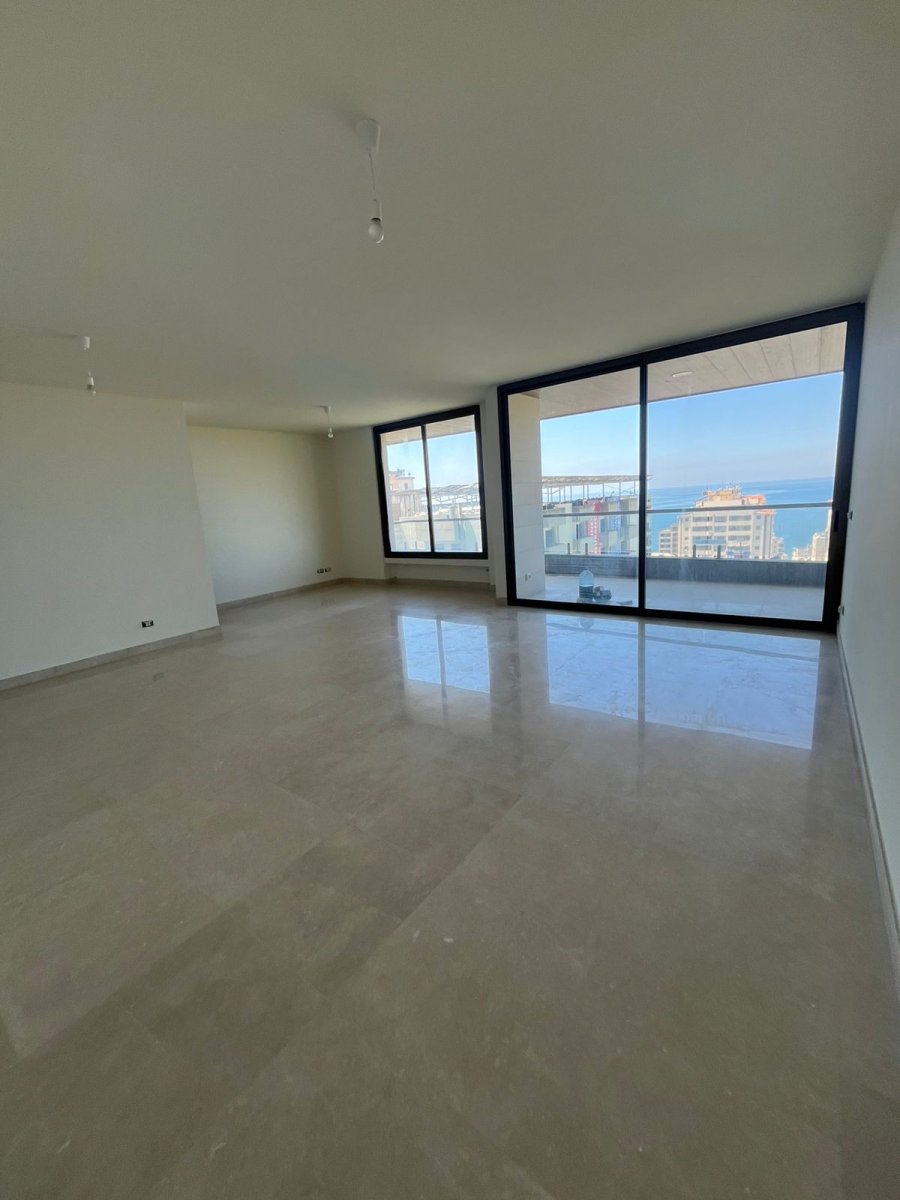 220 SQM delux apartment for sale in Sahel Alma with sea view — Sahel Alma