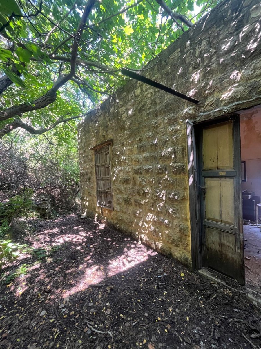3057 SQM land with 100 SQM Authentic Town House for sale in Bezhel (Yahchouch) — photo 2