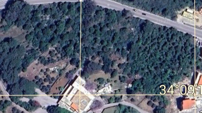 land for rent directly on main road — Amchit