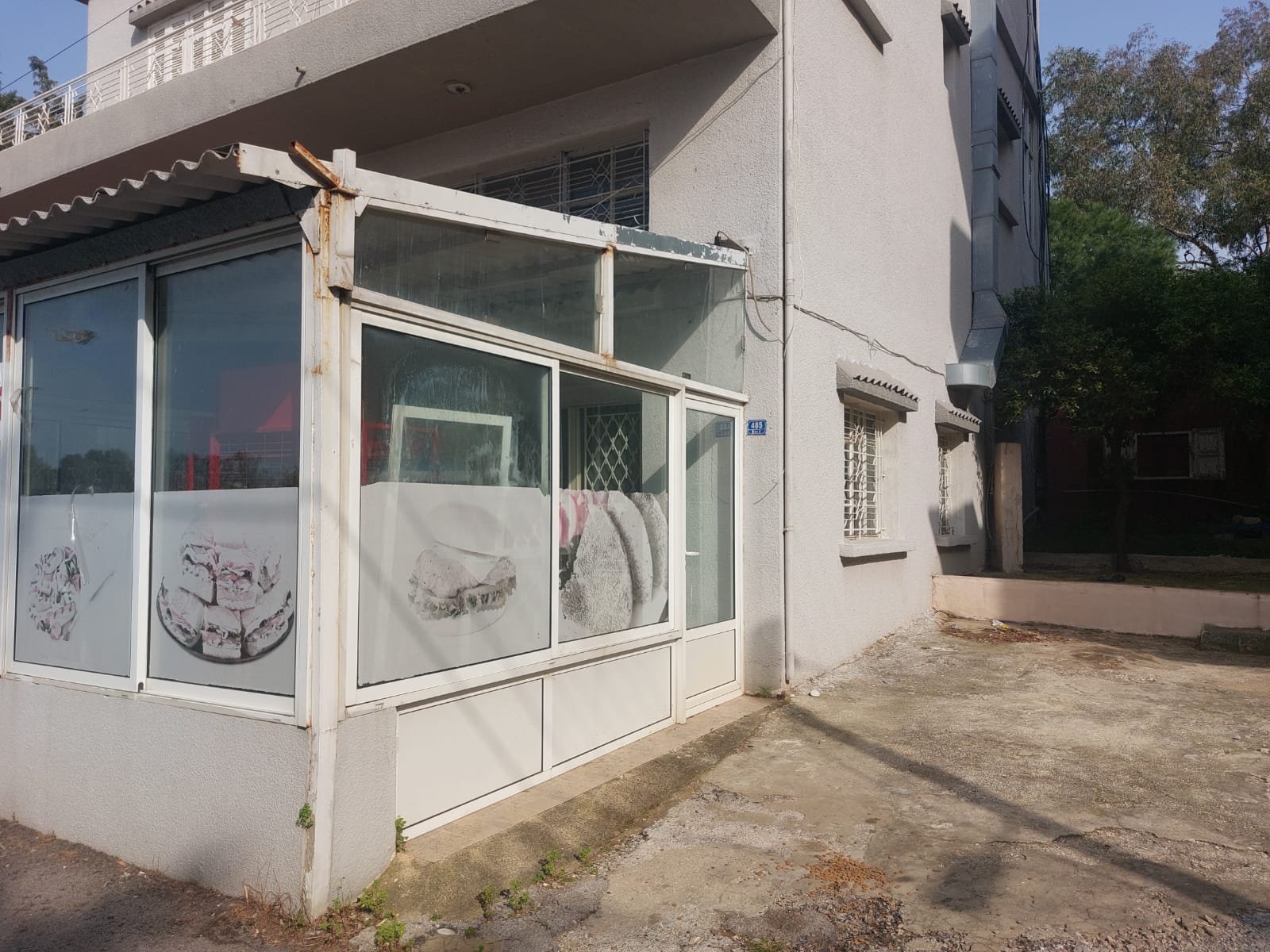 beach road shop — Amchit