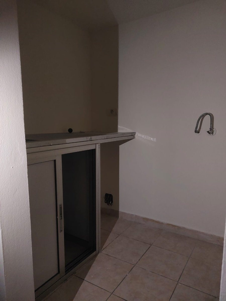 well located shop in Jbeil ( Byblos ) for rent — photo 3