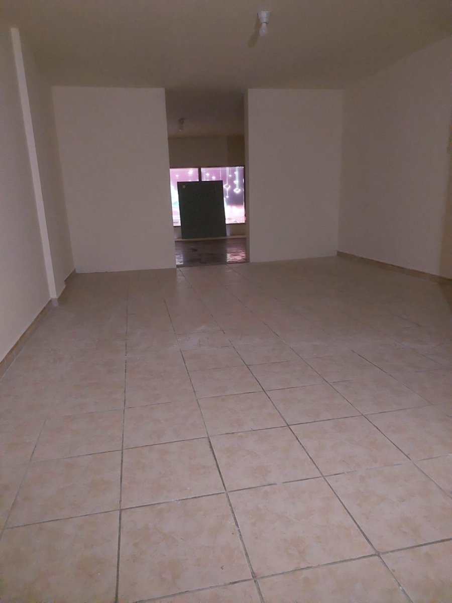 well located shop in Jbeil ( Byblos ) for rent — photo 4