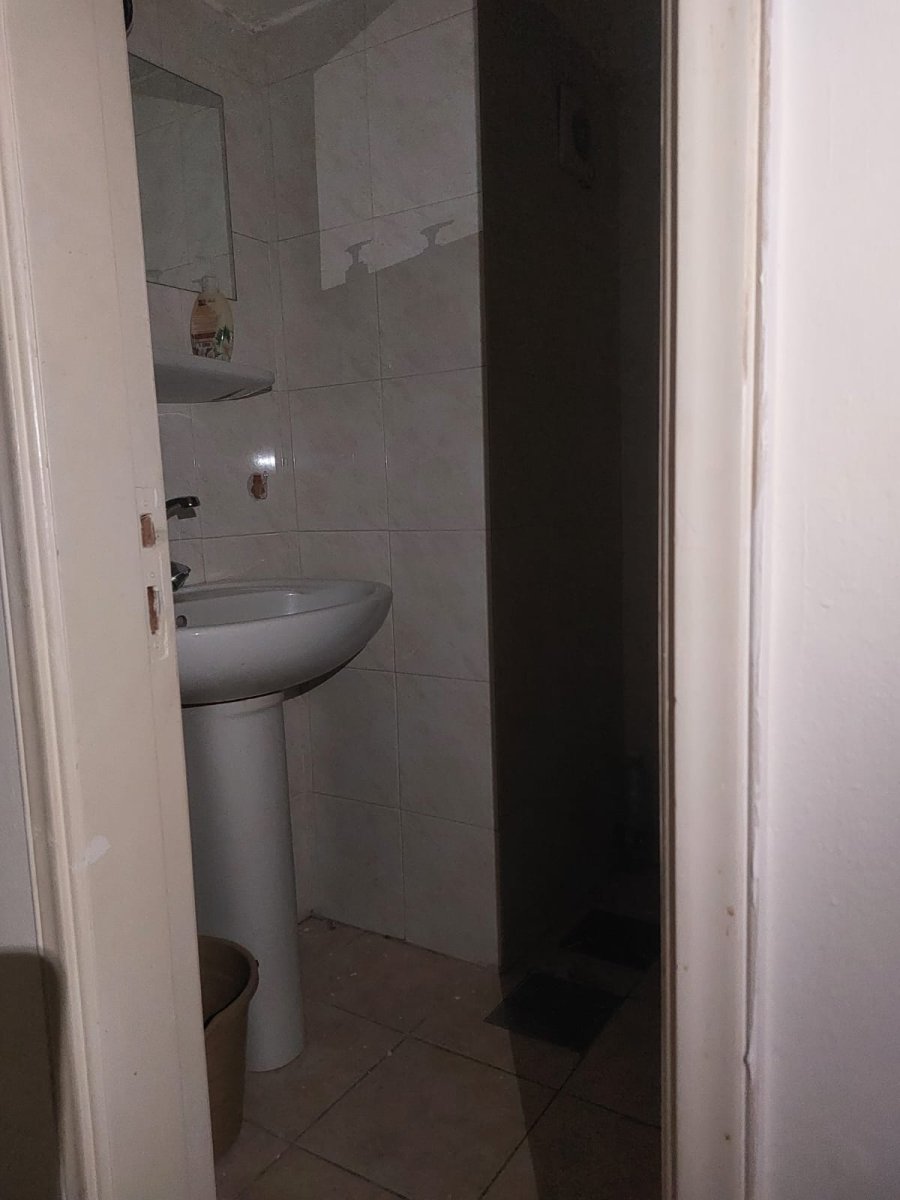 well located shop in Jbeil ( Byblos ) for rent — photo 2