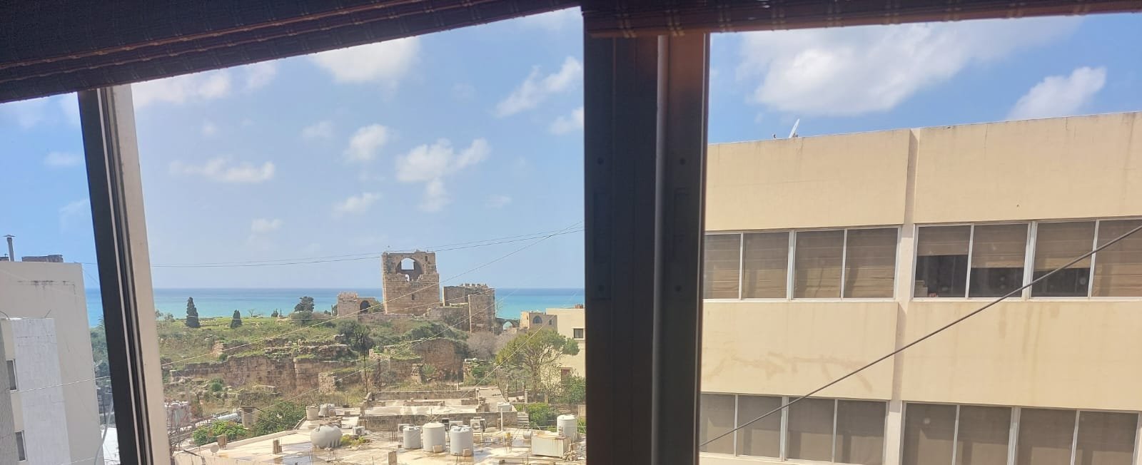 Prime location office with Byblos castle view — photo 5