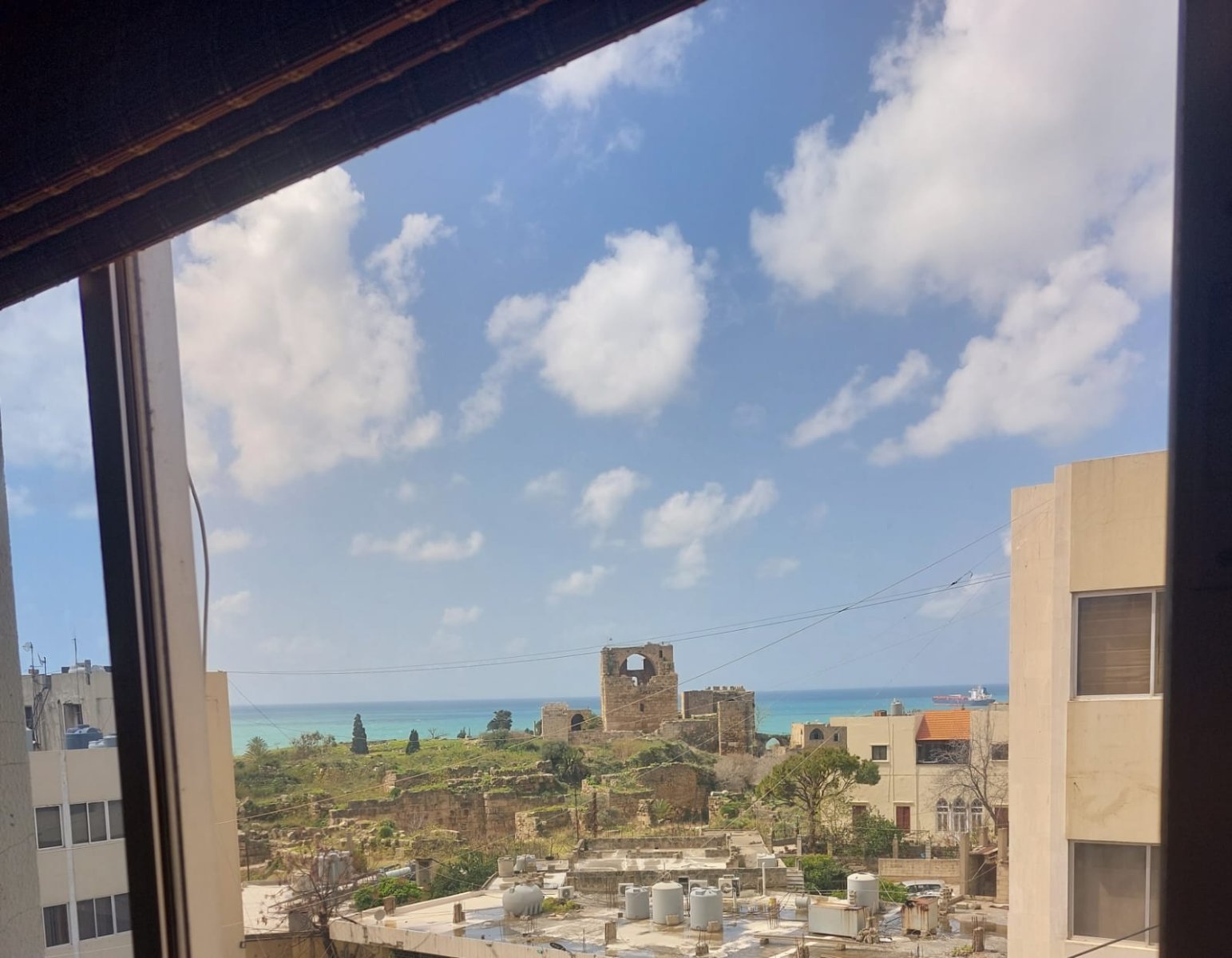 Prime location office with Byblos castle view — photo 3
