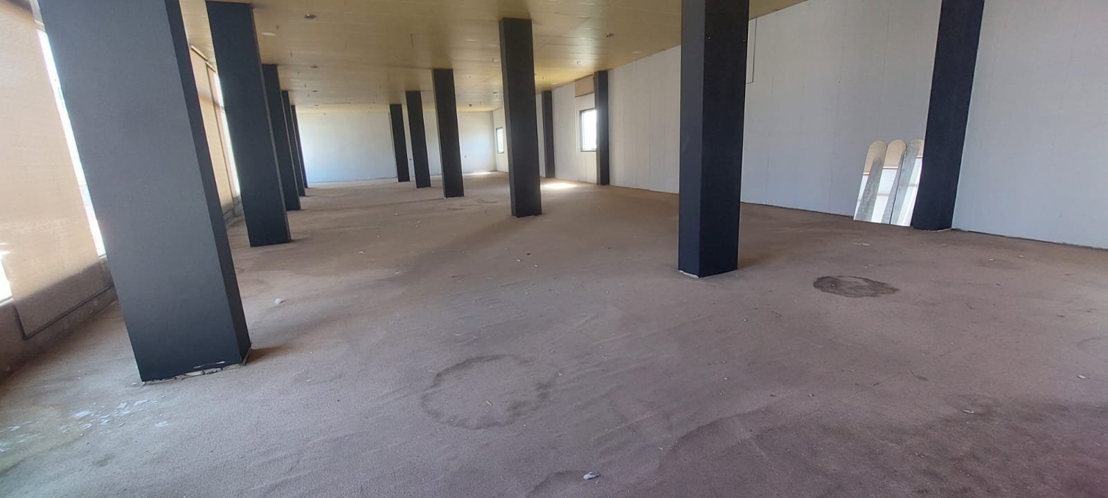 Showroom for rent directly on beach road — photo 4