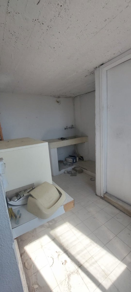 Showroom for rent directly on beach road — Amchit