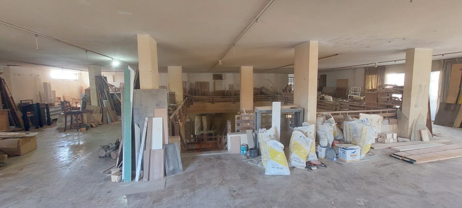 Showroom available directly on Amchit main road — photo 6