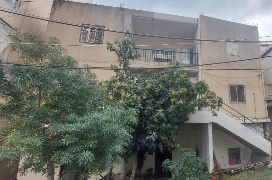 Land for sale with whole building on it — main photo