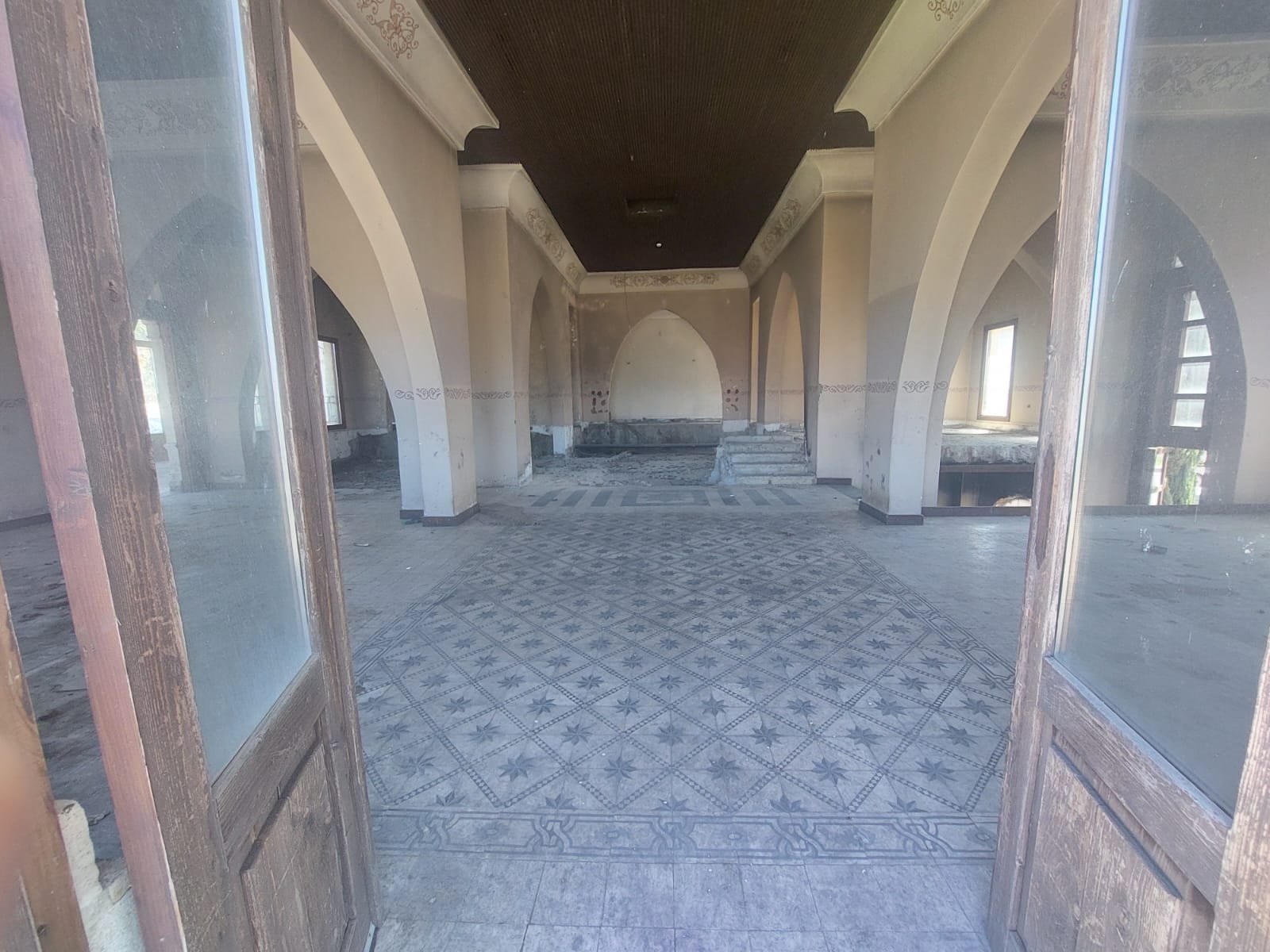 1,250sqm Prime Commercial Restaurant for Rent in Jbeil — main photo