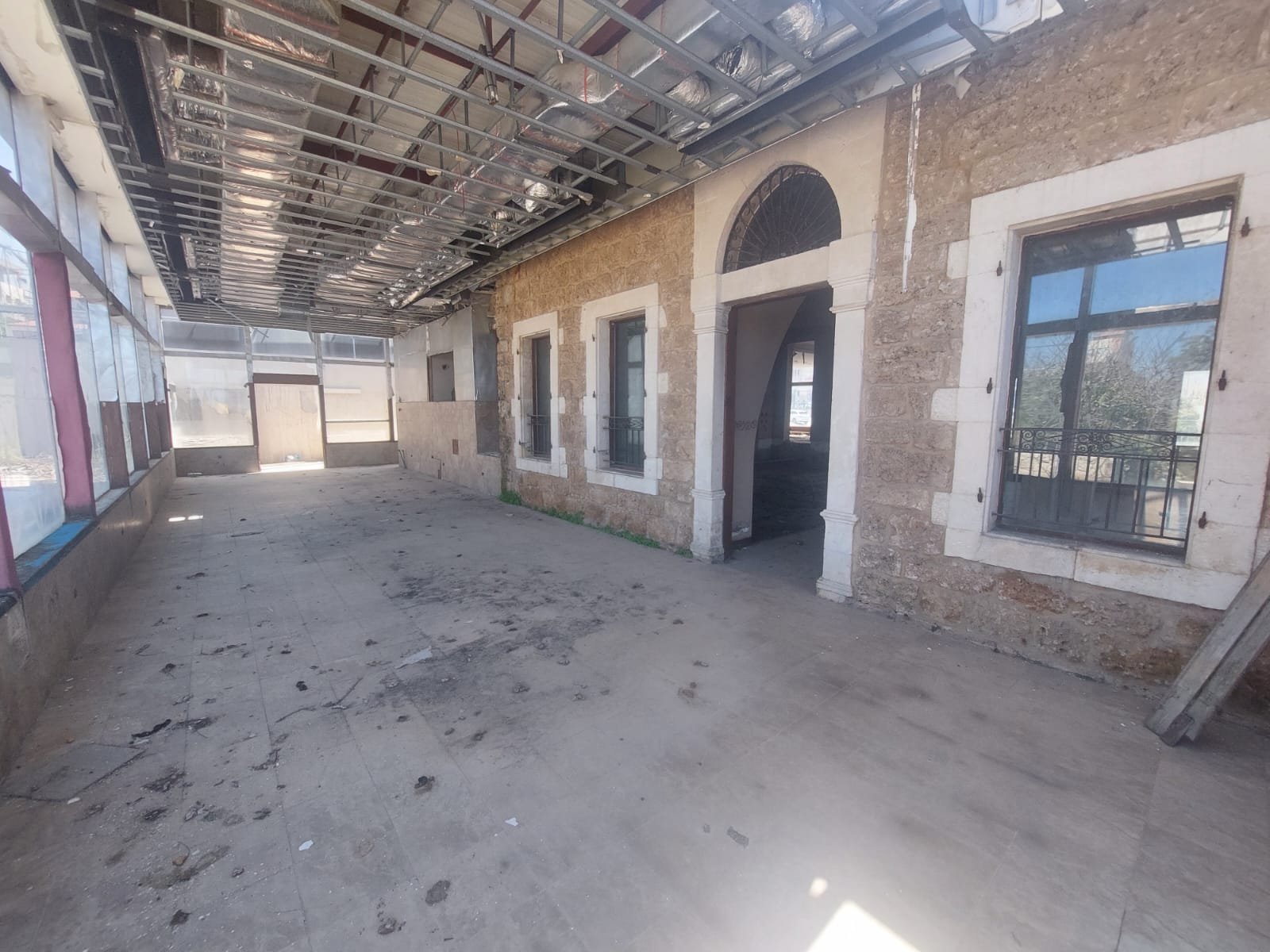 1,250sqm Prime Commercial Restaurant for Rent in Jbeil — photo 8